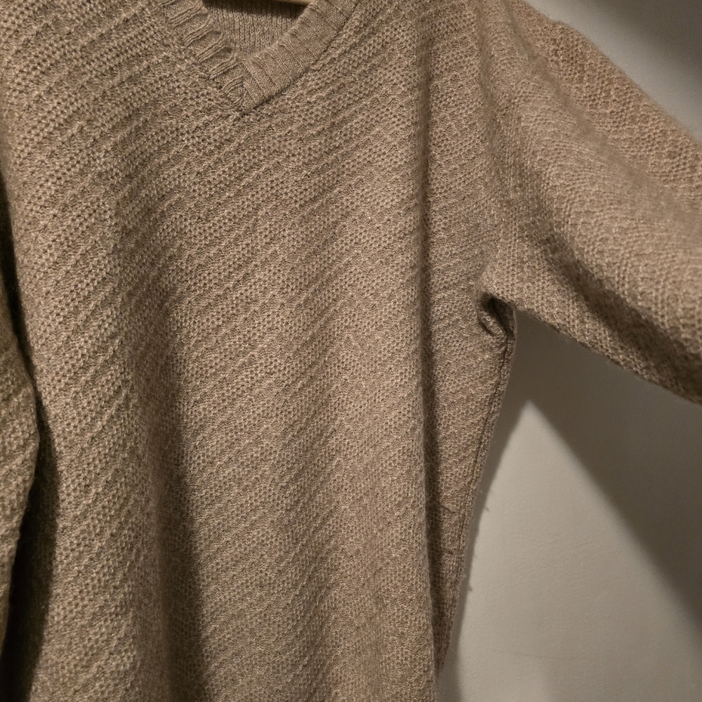 Gorgeous 100% American made cashmere sweater from heart of Montana!